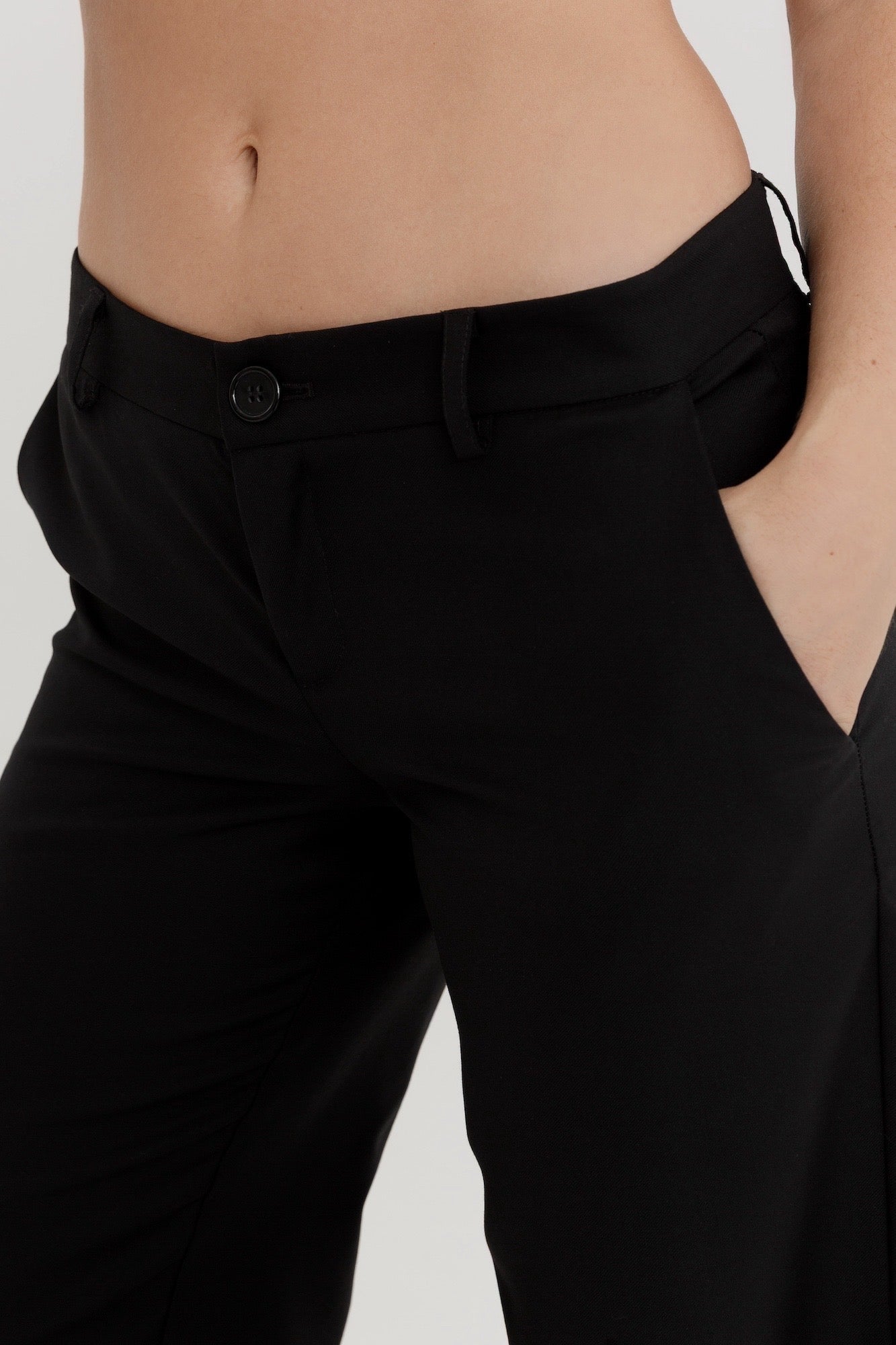 Low-rise Tailored Pant in Black | SAINT
