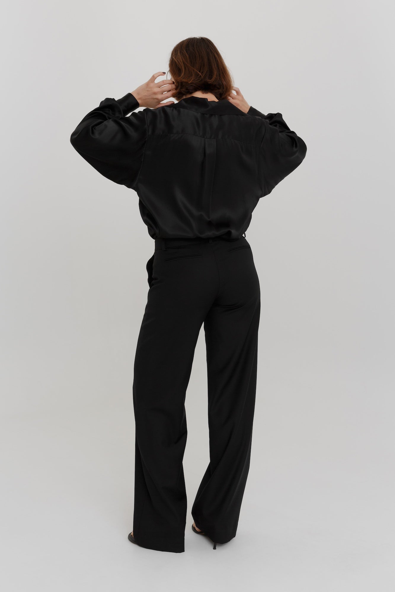 Low-rise Tailored Pant in Black | SAINT