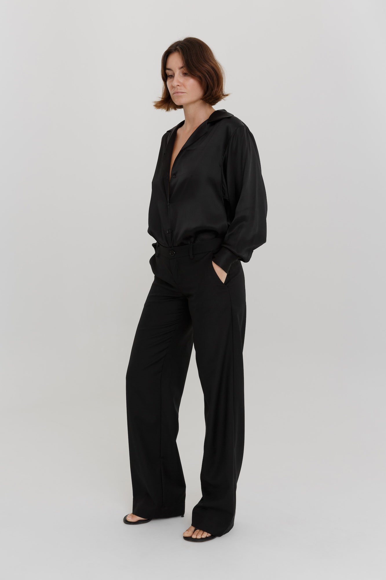 Low-rise Tailored Pant in Black | SAINT