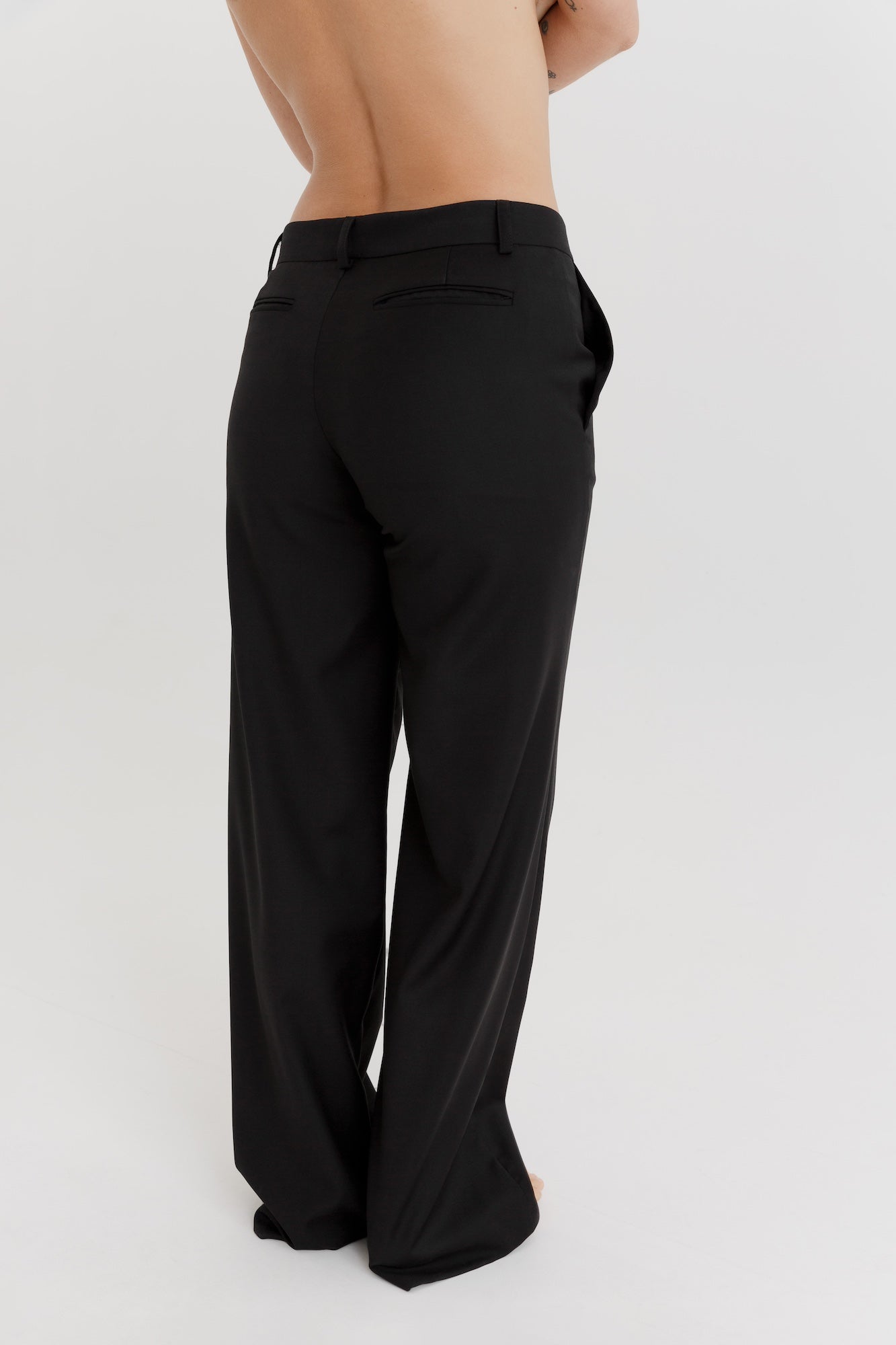 Low-rise Tailored Pant in Black | SAINT