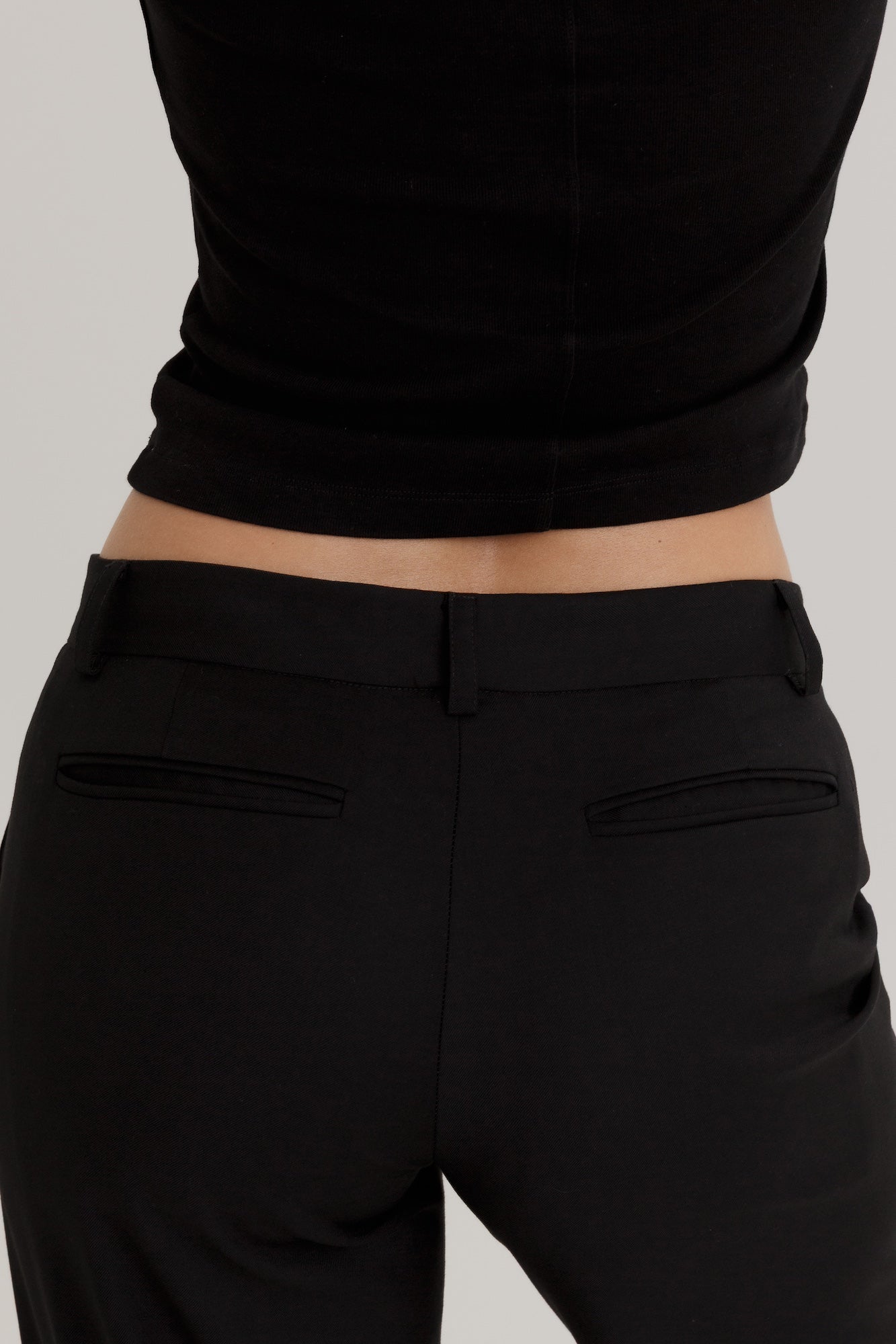 Low-rise Tailored Pant in Black | SAINT